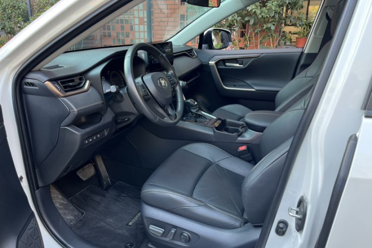 Used Toyota Wildlander 2024 Dual-Motor 2.5L E-CVT Two-Wheel Drive Luxury PLUS Edition