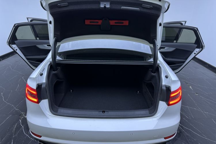 Used Audi A4L 2017 Plus 40 TFSI Ambition Model
