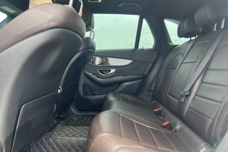 Used Mercedes-Benz GLC 2019 Facelift GLC 260 L 4MATIC Luxury Model
