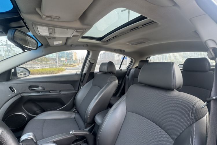 Used Chevrolet Cruze 2013 Hatchback 1.6T Automatic Flagship Model