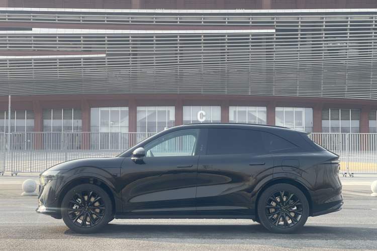 Used Zeekr 7X 2025 100 kWh Long-Range Rear-Wheel Drive with Intelligent Driving Features
