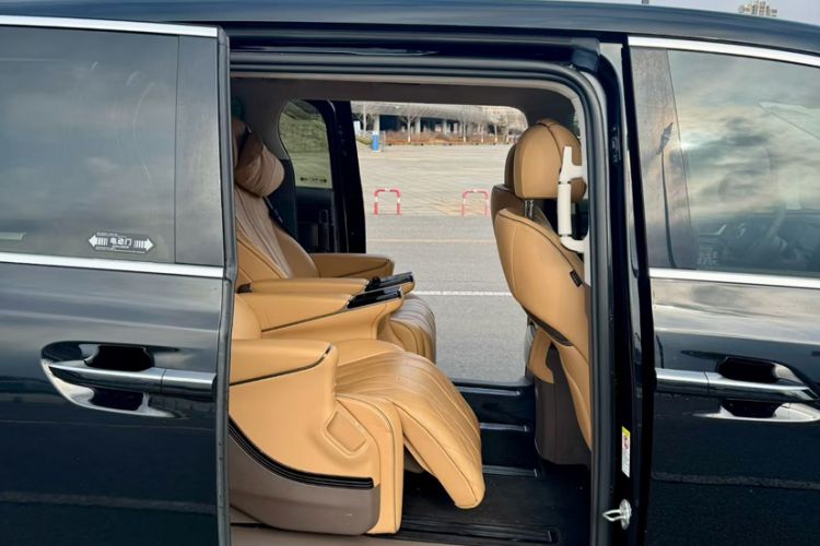 Used Denza D9 2022 EV 600 Four-Wheel Drive Prestige Model
