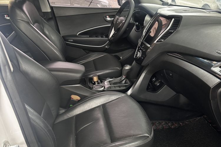 Used Hyundai Santa Fe 2015 2.0T Automatic Two-Wheel Drive Smart Version 5 Seats