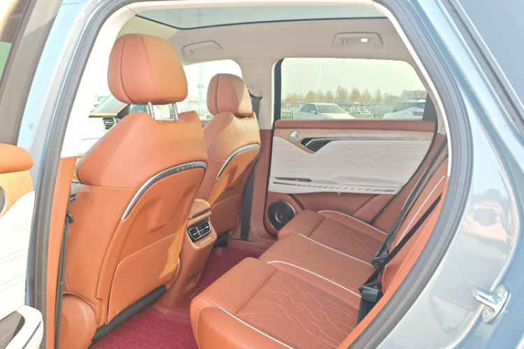 Used VOYAH FREE 2023 Four-Wheel Drive Extended-Range Model with Ultra-Long Range