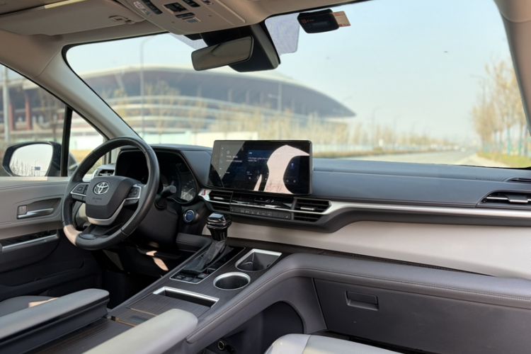 Used Toyota Granvia 2023 2.5L Hybrid Prestige PLUS Edition