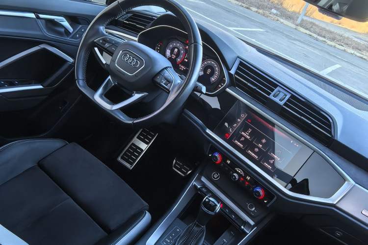 Used Audi Q3 2021 40 TFSI Fashion Dynamic Model