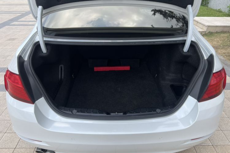 Used BMW 5 Series 2014 528Li Leading Model
