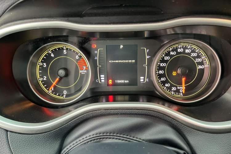 Used  Cherokee 2016 2.4L Professional Edition
