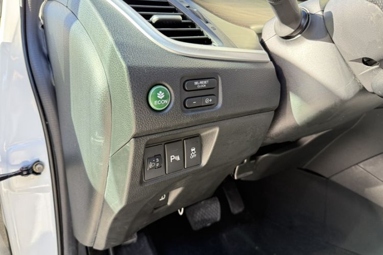 Used Honda Jade 2016 1.8L Automatic Comfort Elite Version 5 Seats
