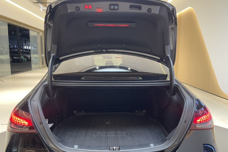 Used Mercedes-Benz E-Class 2023 Facelift E 260 L
