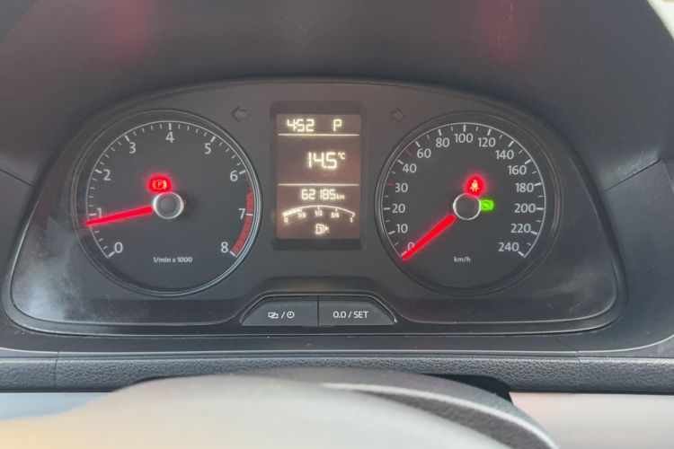 Used Volkswagen Gran Lavida 2013 1.6L Automatic Fashion Model