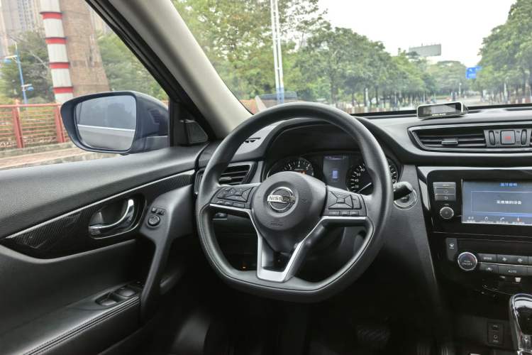 Used Nissan X-Trail 2017 2.5L CVT Leading Edition 4WD
