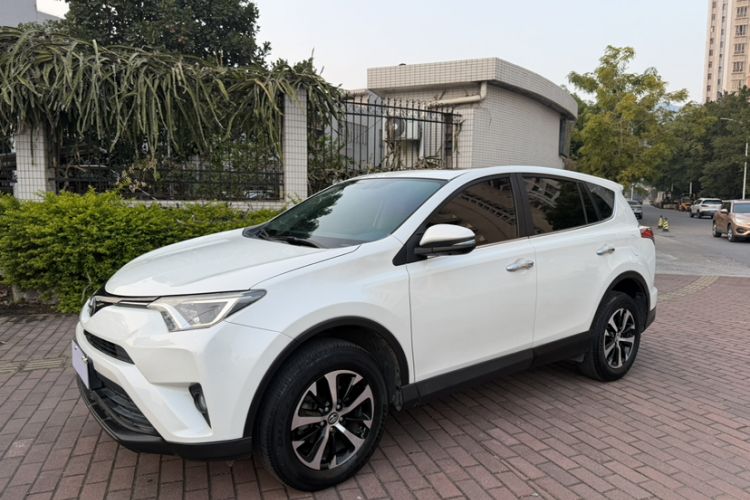 Used Toyota RAV4 2016 2.0L CVT Two-Wheel Drive Comfort Edition China V Standard