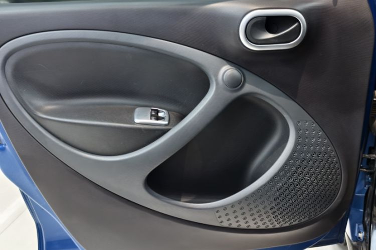 Used  forfour 2016 1.0L 52 kW Dynamic Edition
