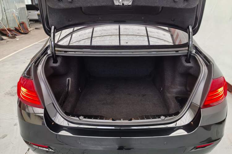 Used BMW 5 Series 2014 520Li Elegant Model
