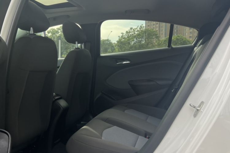 Used Chevrolet Cruze 2018 Hatchback 320 Automatic Pioneer Sunroof Edition
