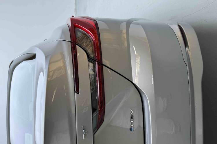 Used Toyota Camry 2024 Dual-Motor 2.0 HGVP Luxury Edition