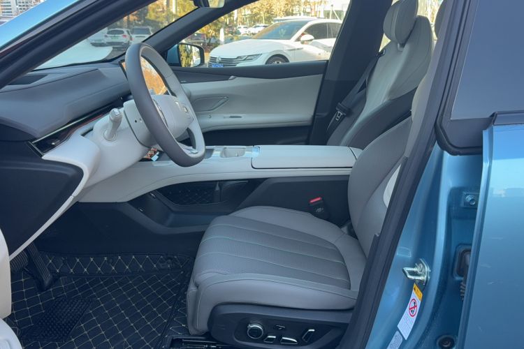 Used  L07 2024 230Max Qiankun Intelligent Driving ADS SE Range-Extended Version
