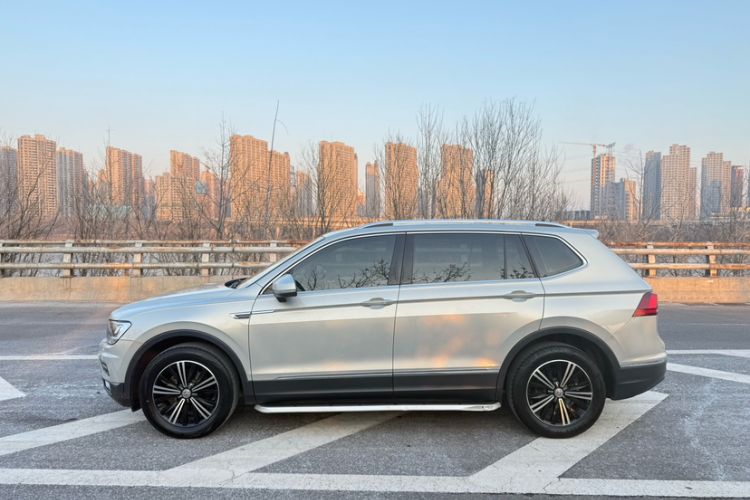 Used Volkswagen Tiguan L 2019 Revised Version 280TSI Automatic Two-Wheel Drive Panoramic Comfort Edition China VI Standard
