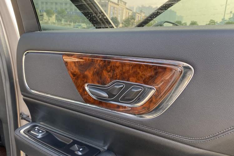 Used Lincoln Continental 2019 2.0T Two-Wheel Drive Zunya Version China VI Standard
