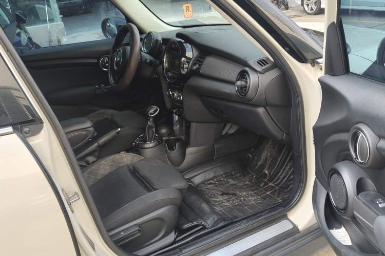 Used  MINI 2016 1.5T COOPER Five-Door Edition
