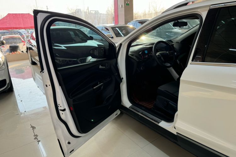 Used Ford Kuga 2015 1.5L GTDi Two-Wheel-Drive Comfort Model
