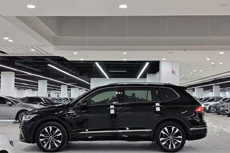 Used Volkswagen Tiguan L 2022 330TSI Automatic Two-Wheel Drive R-Line Enhanced Edition