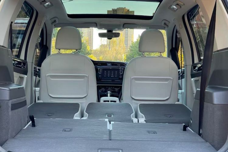 Used Volkswagen Touran 2018 Volkswagen Touran L 280TSI DSG Comfort Edition 7-seater
