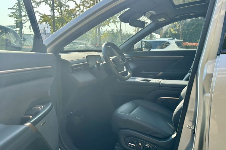 Used  eπ008 2024 210Max Range-Extended Version 6 Seats
