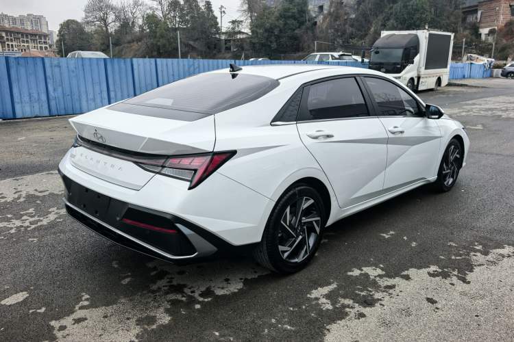 Used Hyundai Elantra 2023 1.5L CVT LUX Prestige Edition