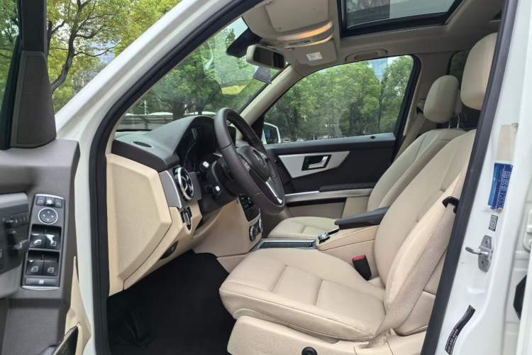 Used Mercedes-Benz GLK-Class 2013 GLK 300 4MATIC Dynamic Sunroof Model