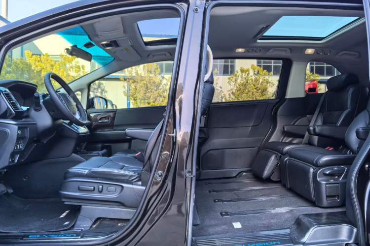 Used Honda Elysion 2016 2.4L Style Edition
