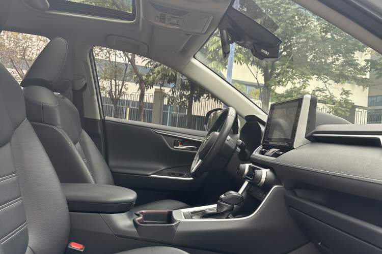 Used Toyota RAV4 2020 2.0L CVT Two-Wheel Drive Fashion PLUS Edition
