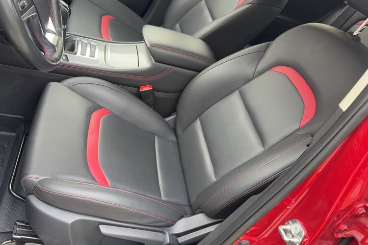 Used Changan CS55 2019 1.5T Manual Colorful Model China VI Standard
