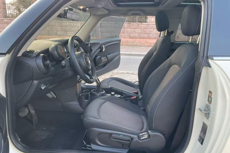 Used  MINI 2021 1.5T ONE
