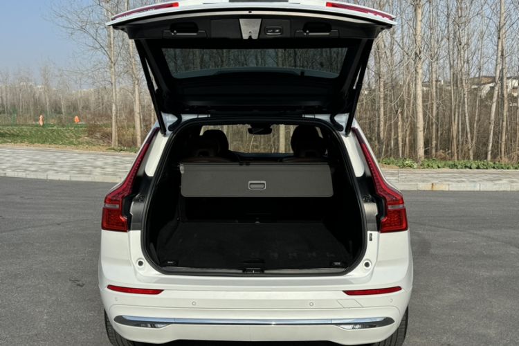 Used Volvo XC60 2023 B5 4x4 Smart Luxury Edition
