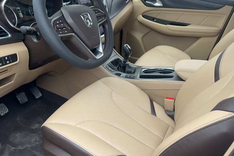 Used Baojun 730 2017 1.5T Manual Prestige Version 7 Seats
