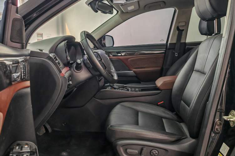 Used GAC Trumpchi GS8 2017 320T Two-Wheel Drive Luxury Smart Connectivity Version (7 Seats)
