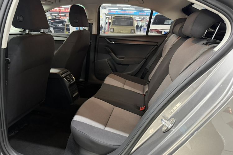 Used Skoda Octavia 2017 Classic Model 1.6L Manual Comfort Edition