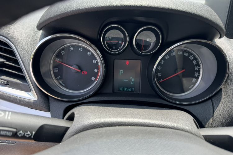 Used Buick Encore 2015 1.4T Automatic Two-Wheel Drive Urban Elite Version
