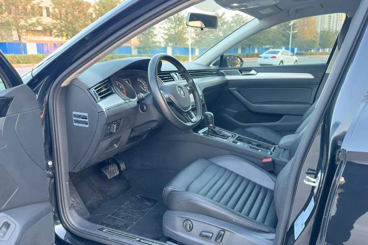 Used Volkswagen Magotan 2017 330TSI DSG Leading Model
