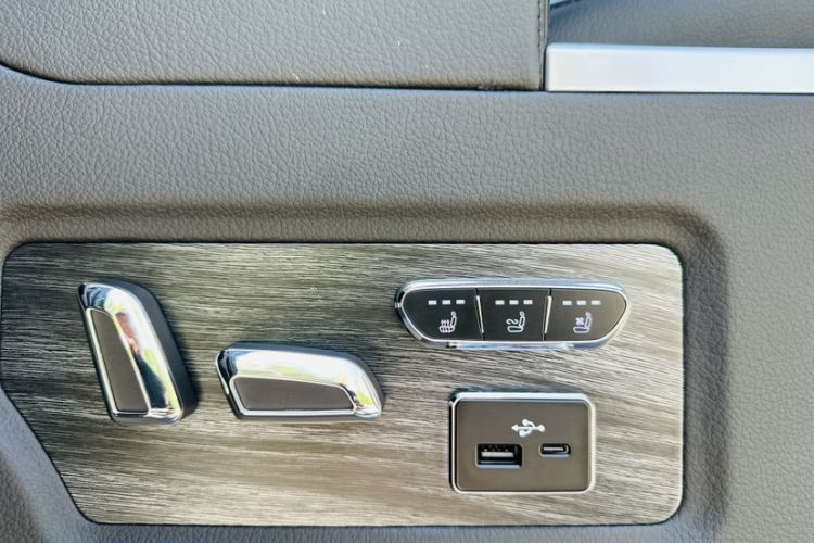 Used Mercedes-Benz V-Class 2017 V 260 Avantgarde Edition
