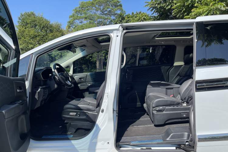 Used Honda Elysion 2024 2.0L eHEV Luxury Edition
