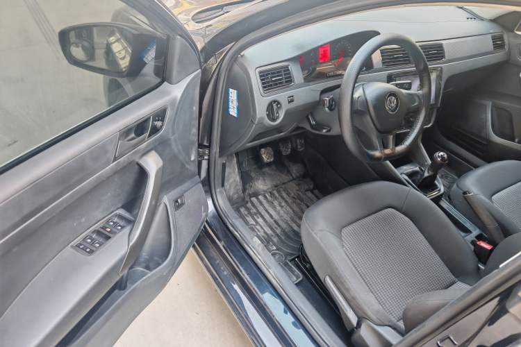 Used Volkswagen Santana 2016 1.6L Manual Fashion Edition
