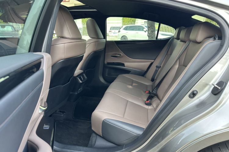 Used Lexus ES 2022 200 Excellence Edition
