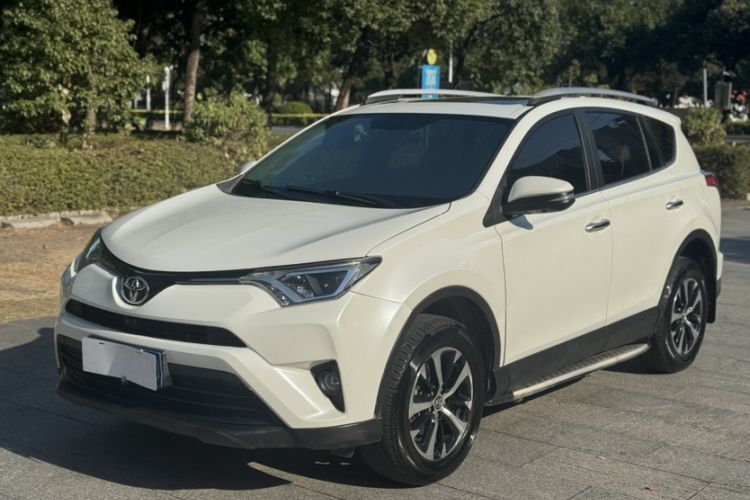 Used Toyota RAV4 2016 2.0L CVT Two-Wheel Drive Fashion Edition China V Standard