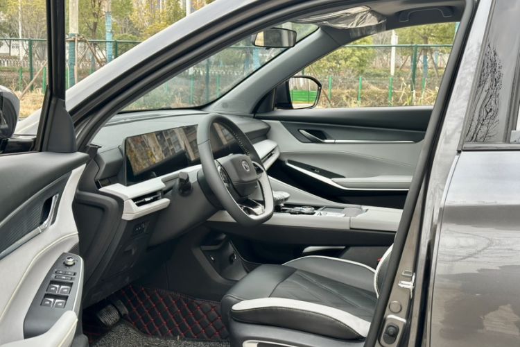 Used Changan CS75 PLUS 2023 3rd Generation 1.5T Automatic Prestige Model
