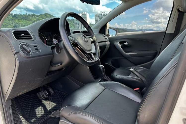 Used Volkswagen Polo 2016 1.6L Automatic Comfort Model
