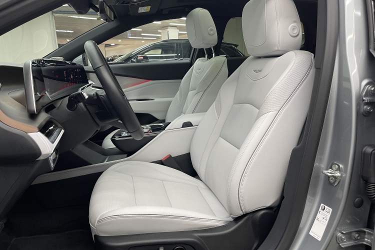 Used Cadillac GT4 2023 25T Prestige Version
