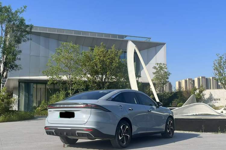 Used  L6 2023 125km MAX
